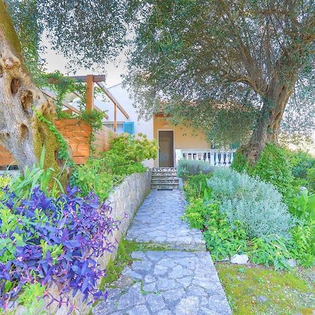 Villa Kiki Agios Spyridon  Buitenkant foto